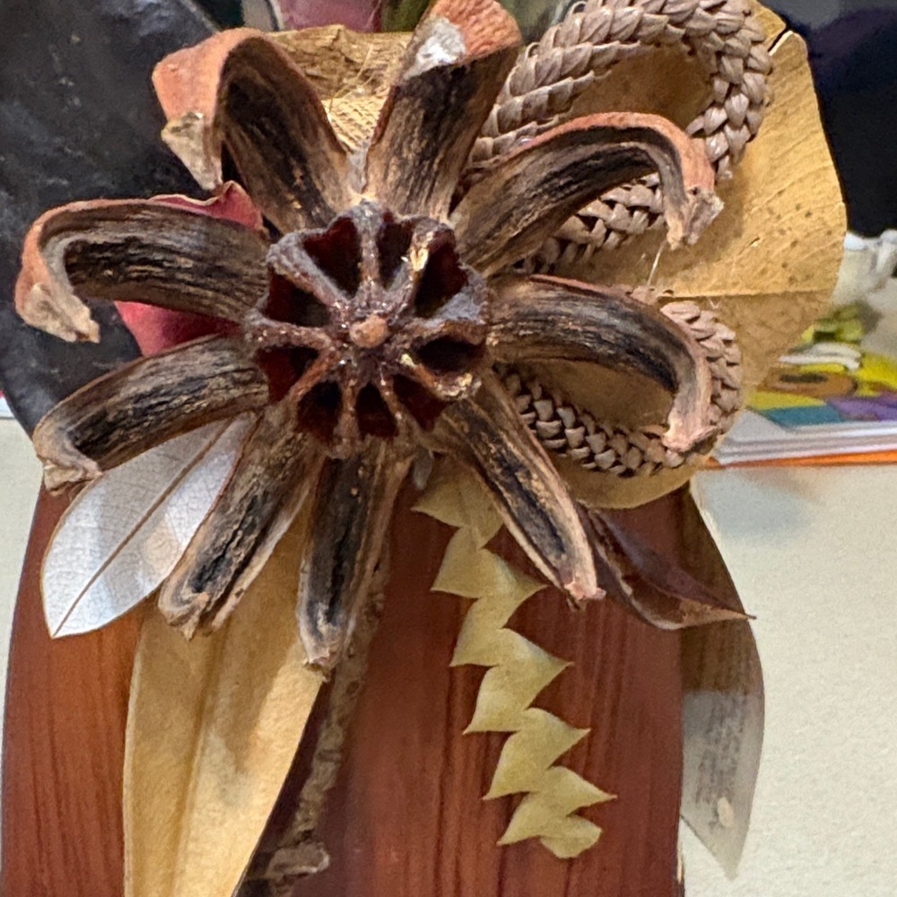 Hawaiian Palm Basket Handcrafted - Picture 8 of 11